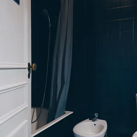 With 5 Bedrooms 아파트 페니케