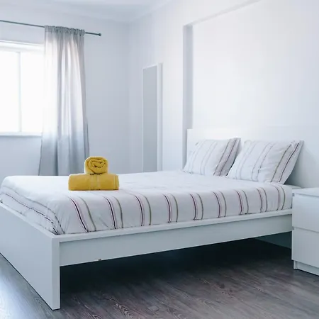 With 5 Bedrooms 페니케