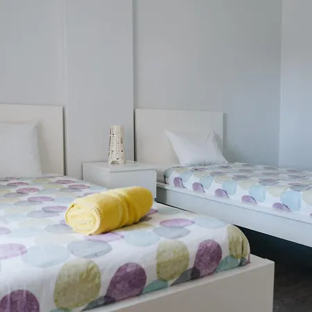 With 5 Bedrooms 페니케