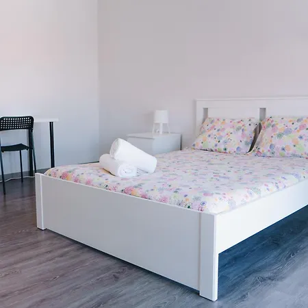 With 5 Bedrooms * 페니케