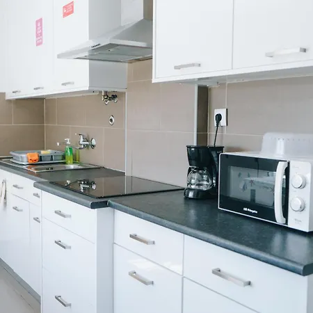 With 5 Bedrooms 아파트 *