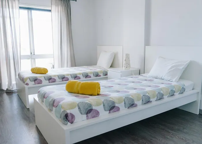With 5 Bedrooms Apartamento