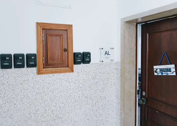 With 5 Bedrooms Apartamento
