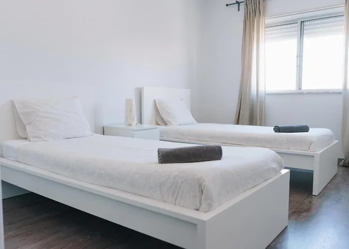 Apartamento With 5 Bedrooms Peniche