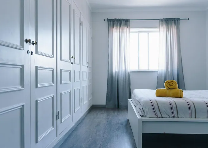 Apartamento With 5 Bedrooms Peniche